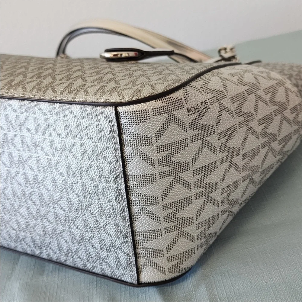 NWT Michael Kors Large Chain Silver Shoulder Bag Purse